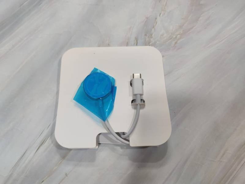 Loose Stock Iwatch c-Type Charger White Hover